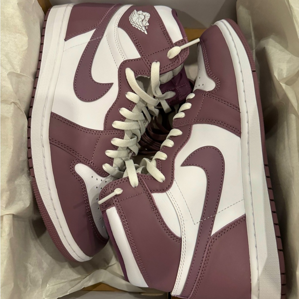 AIR JORDAN 1
RETRO HIGH OG
DZ5485 105
WHITE/SKY J MAUVE-WHITE
BLANC/BLANC/CIEL